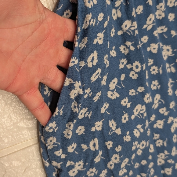 231- Rails Floral Blue Romper(Issue) As Is Reflecting The Price - Picture 3 of 6